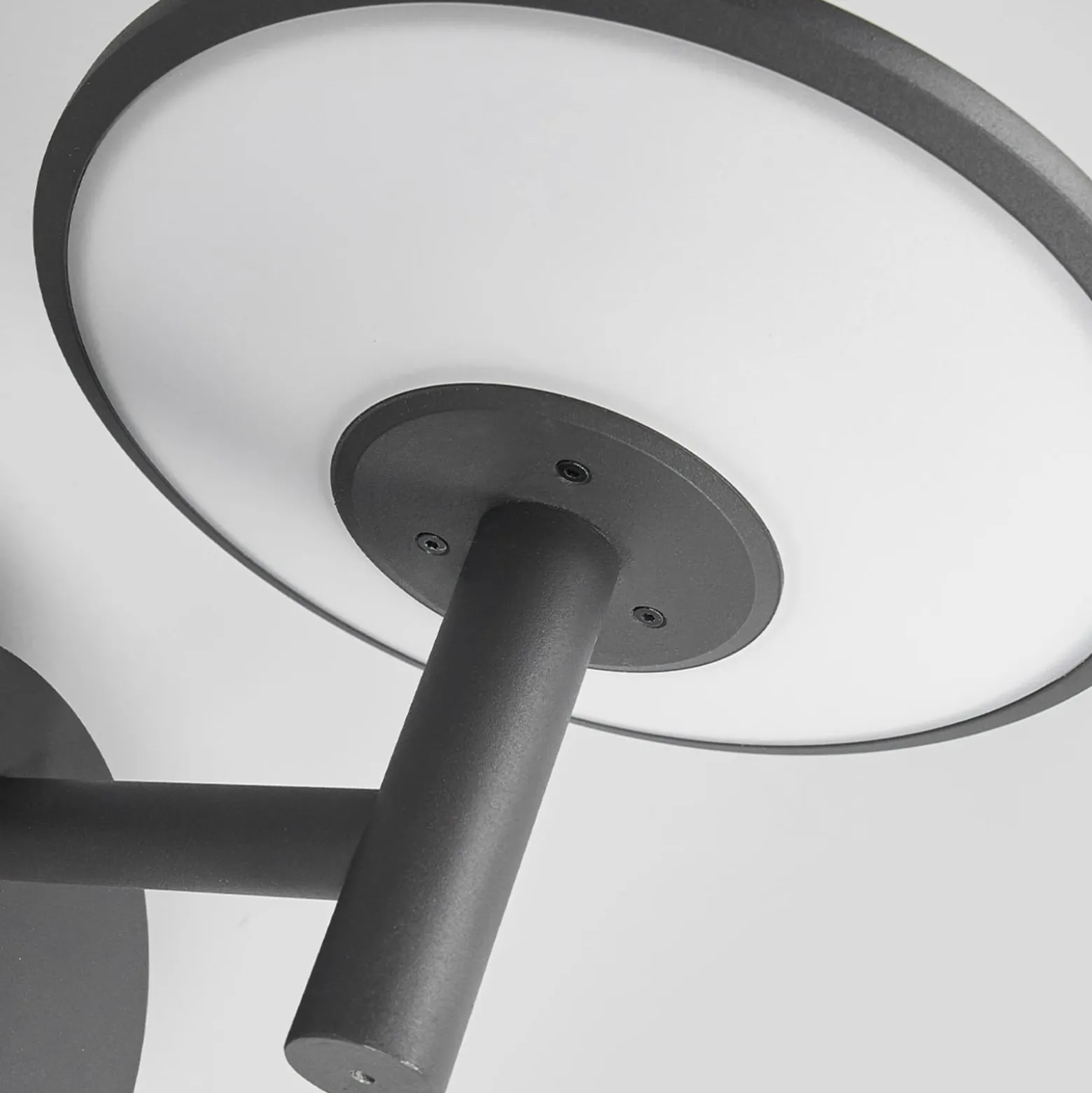 Lucande LED-ulkoseinävalaisin Fenia, anturi, IP54, antrasiittipunainen