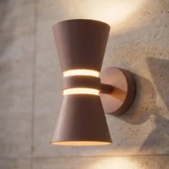 Lucande LED-ulkoseinävalaisin Meravi, ruskea, 2-lamppuinen, IP44