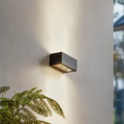 Lucande LED-ulkoseinävalaisin Selim, pituus 15,3 cm, musta