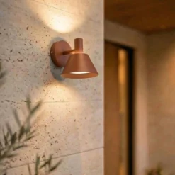 Lucande LED-ulkoseinävalaisin Tabena, ruskea, IP44, CCT