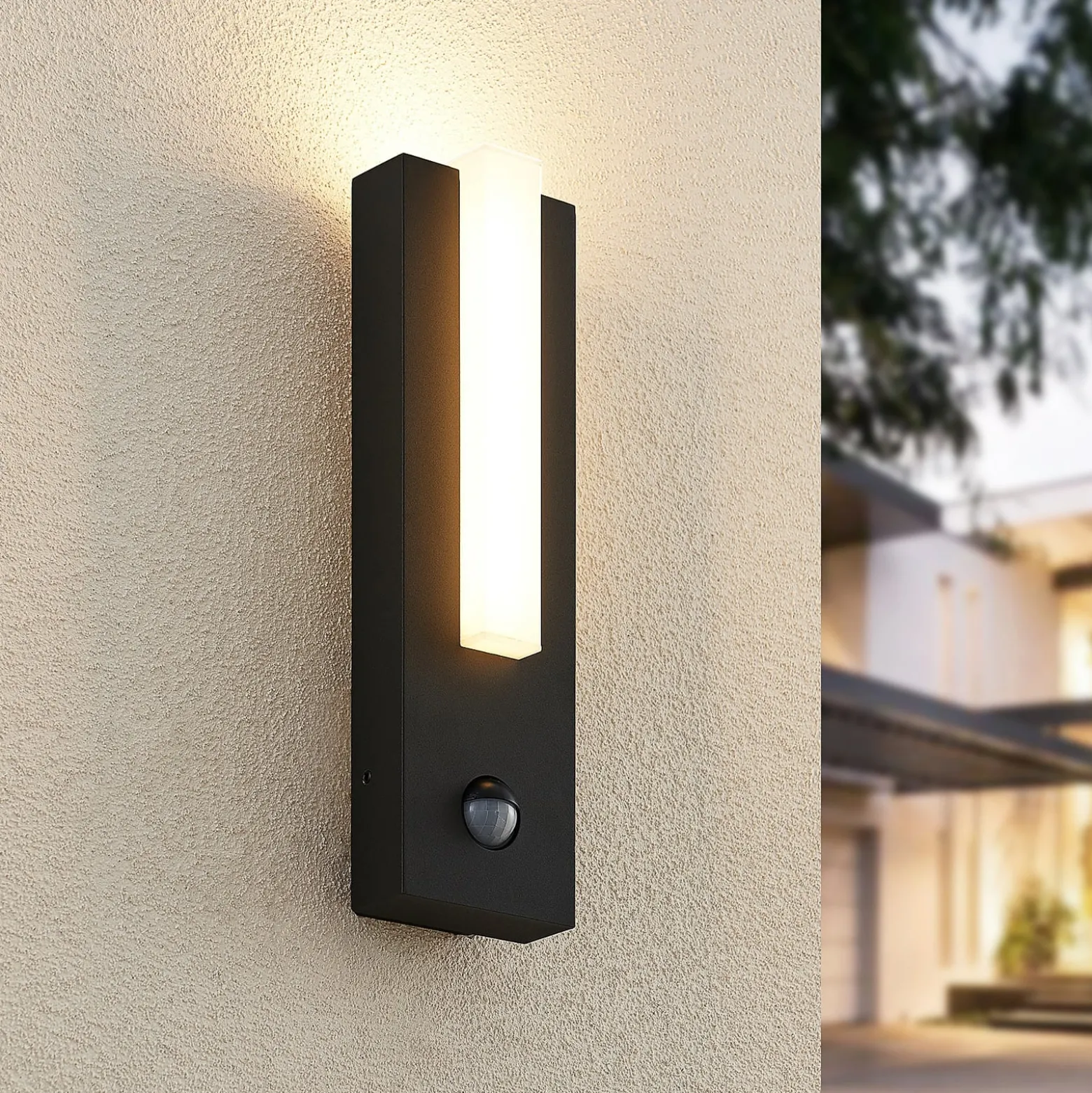 Lucande LED-ulkoseinävalaisin Virgalia, liiketunnistin, IP54