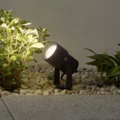 Lucande LED-ulkovalaisin Jon, maapiikki, säädettävissä, IP65