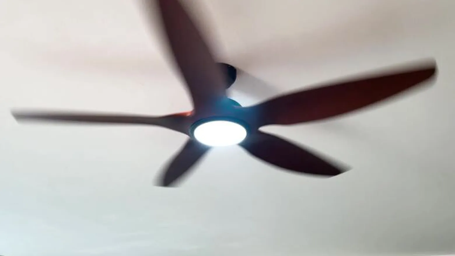 Lucande Omendo LED-kattotuuletin, musta, DC, hiljainen, CCT