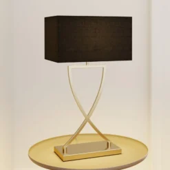 Lucande-pöytävalaisin Evaine, messinki/musta, 66 cm, E27