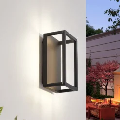 Lucande Thorvid LED-ulkoseinävalaisin, korkeus 26 cm, musta