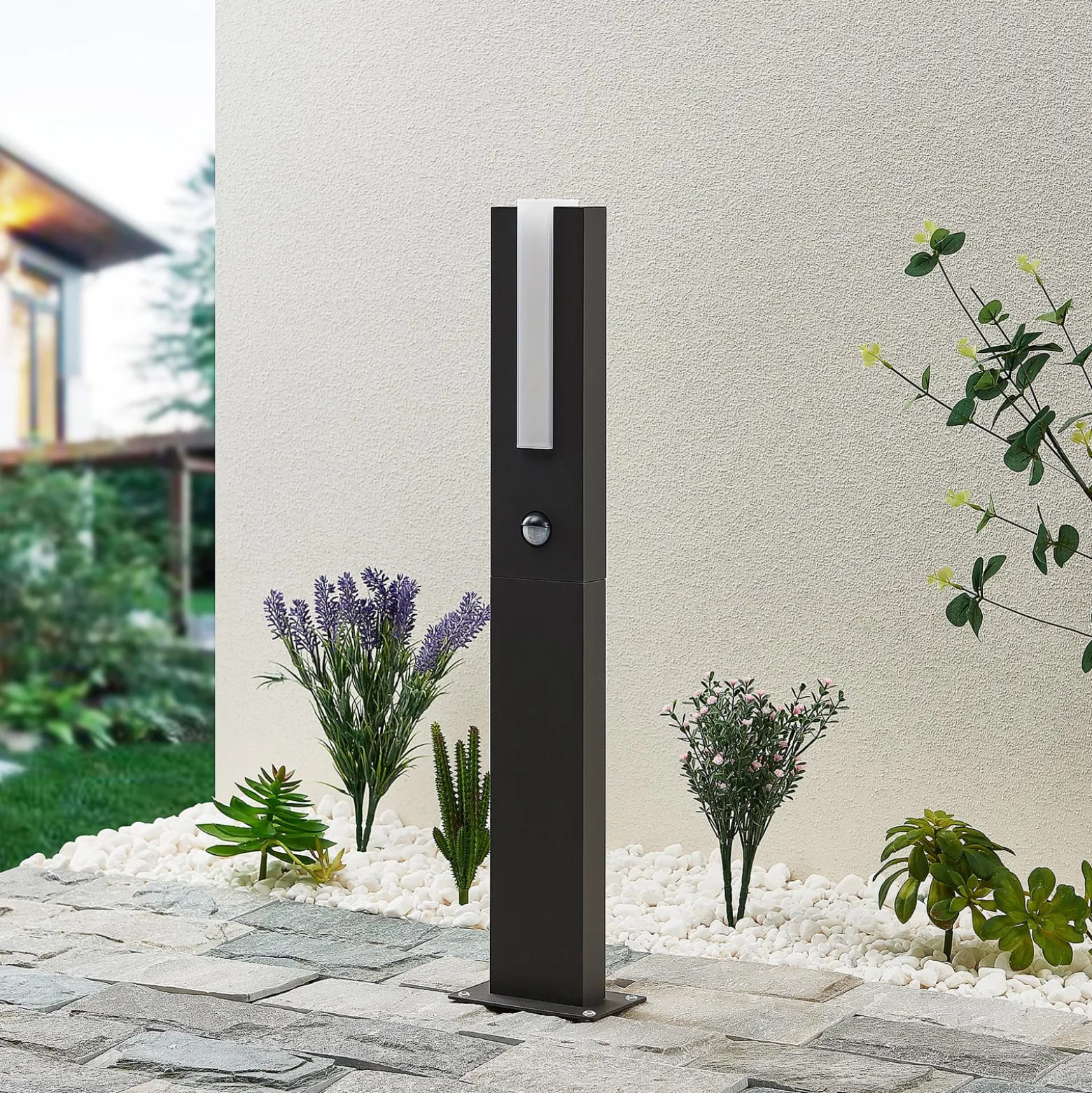 Lucande Virgalia LED-projektorivalaisin, liiketunnistin, 65 cm, IP54
