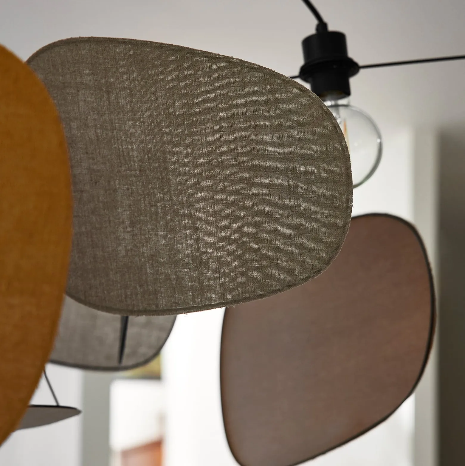 MARKET SET Screen 70's -riippuvalo, Ø 150 cm, pellava, värikäs