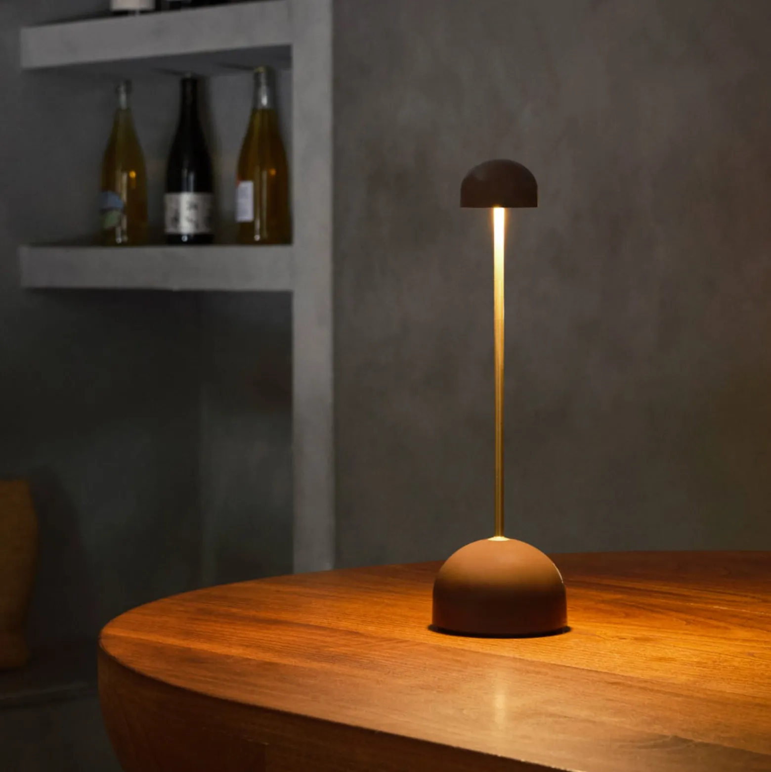 MARSET LED-akkukäyttöinen pöytälamppu Sips, ruskea/kulta, 31 cm, teräs