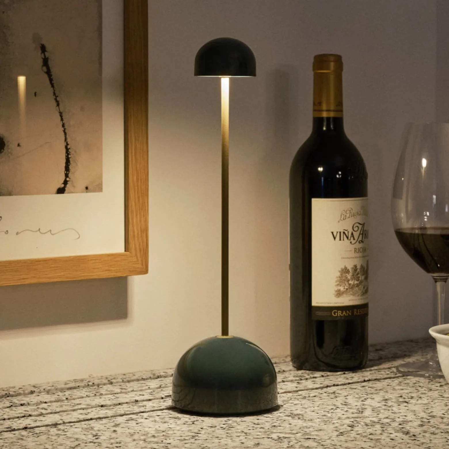 MARSET LED-akkukäyttöinen pöytälamppu Sips, vihreä/kultainen, 31 cm, teräs