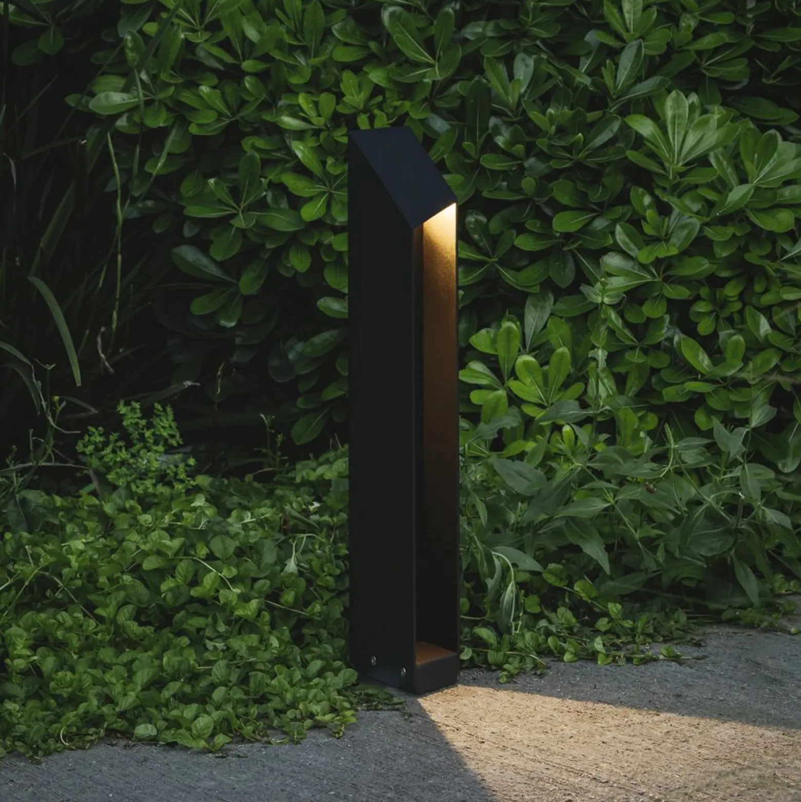 MARSET LED-pollarilamppu Domus, korkeus 55 cm, musta, alumiini