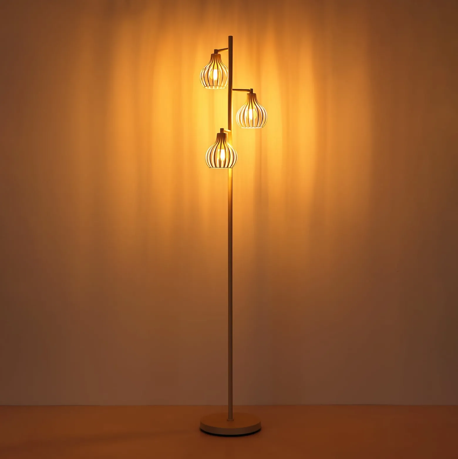 Mateo-maavalaisin, kermanvärinen, metallia, 161 cm, 3 lamppua, E27