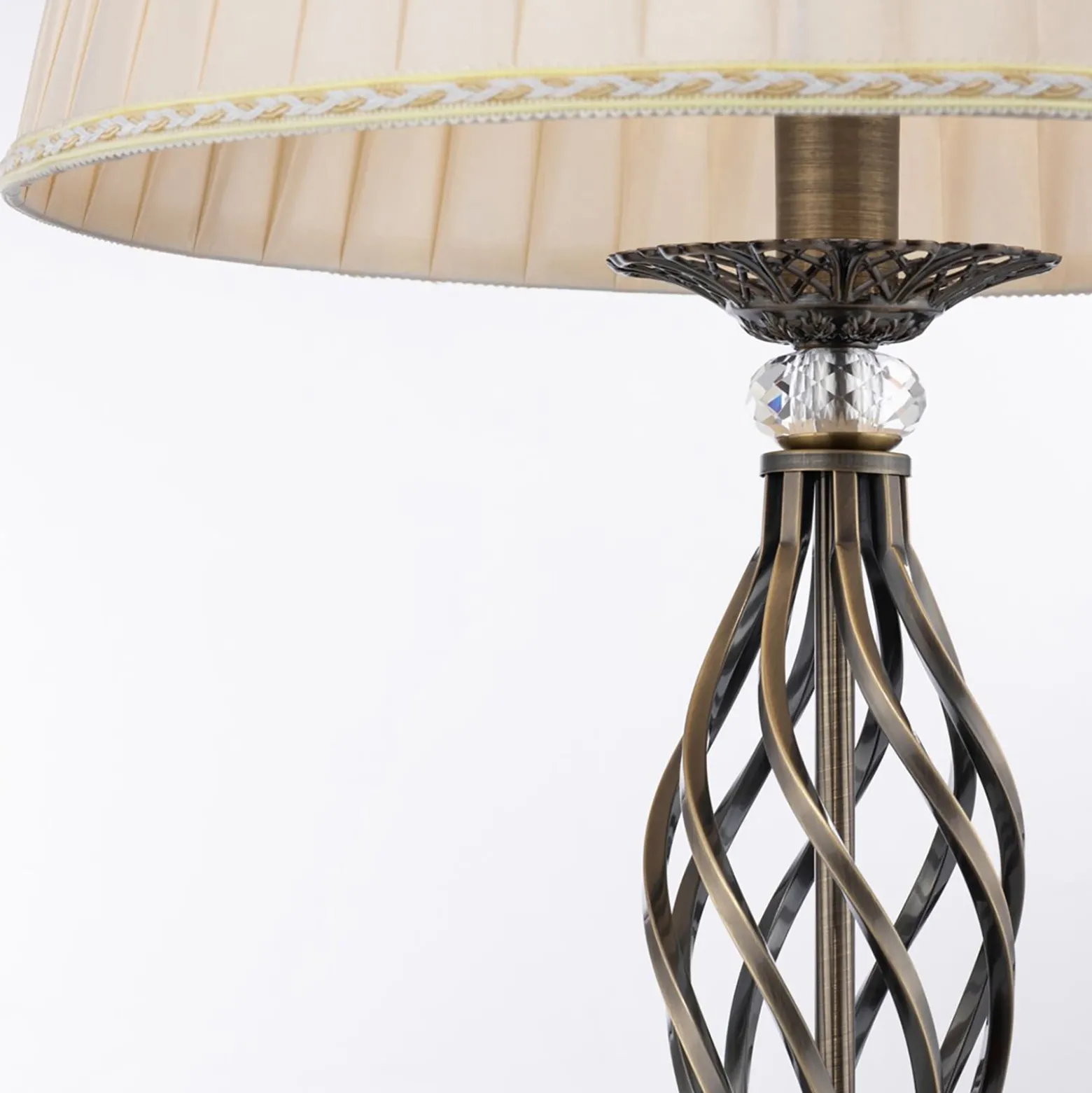 Maytoni Grace -lattiavalo, 1 lamppu messinki/beige