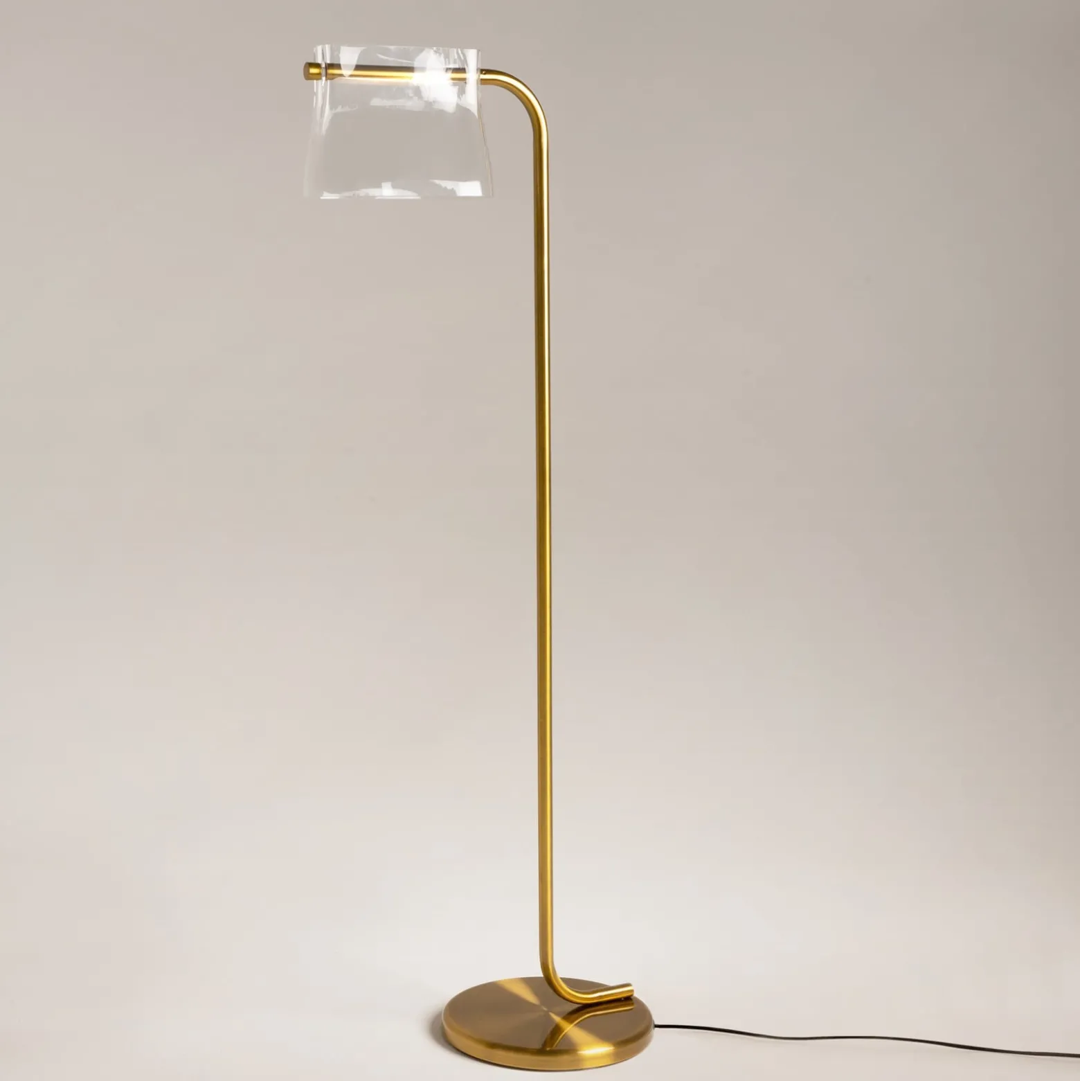 Maytoni lasinen lattiavalaisin Cabaret, messinki, korkeus 126,5 cm