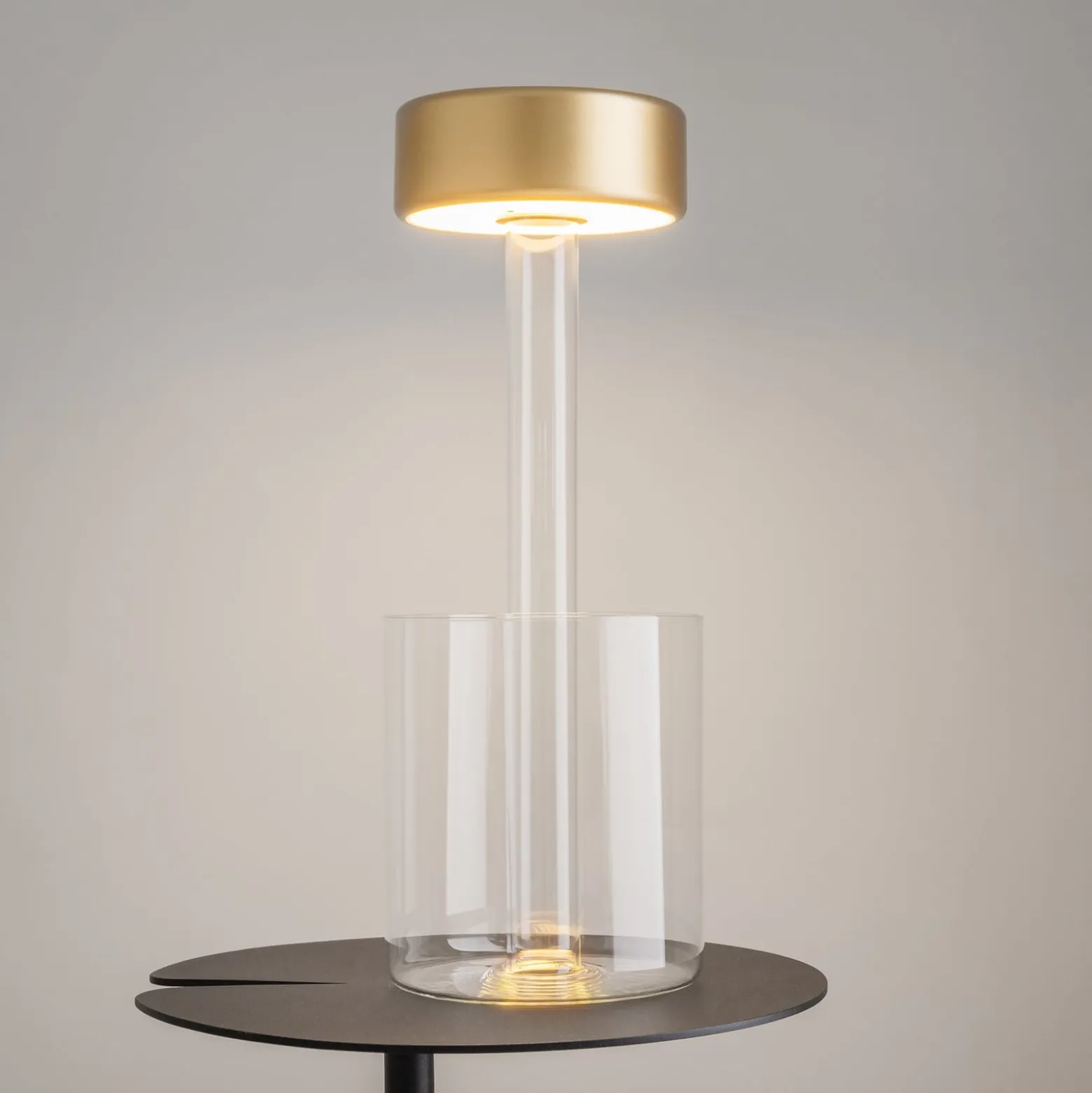 Maytoni LED ladattava pöytävalaisin AI Collaboration, lasi, kultainen