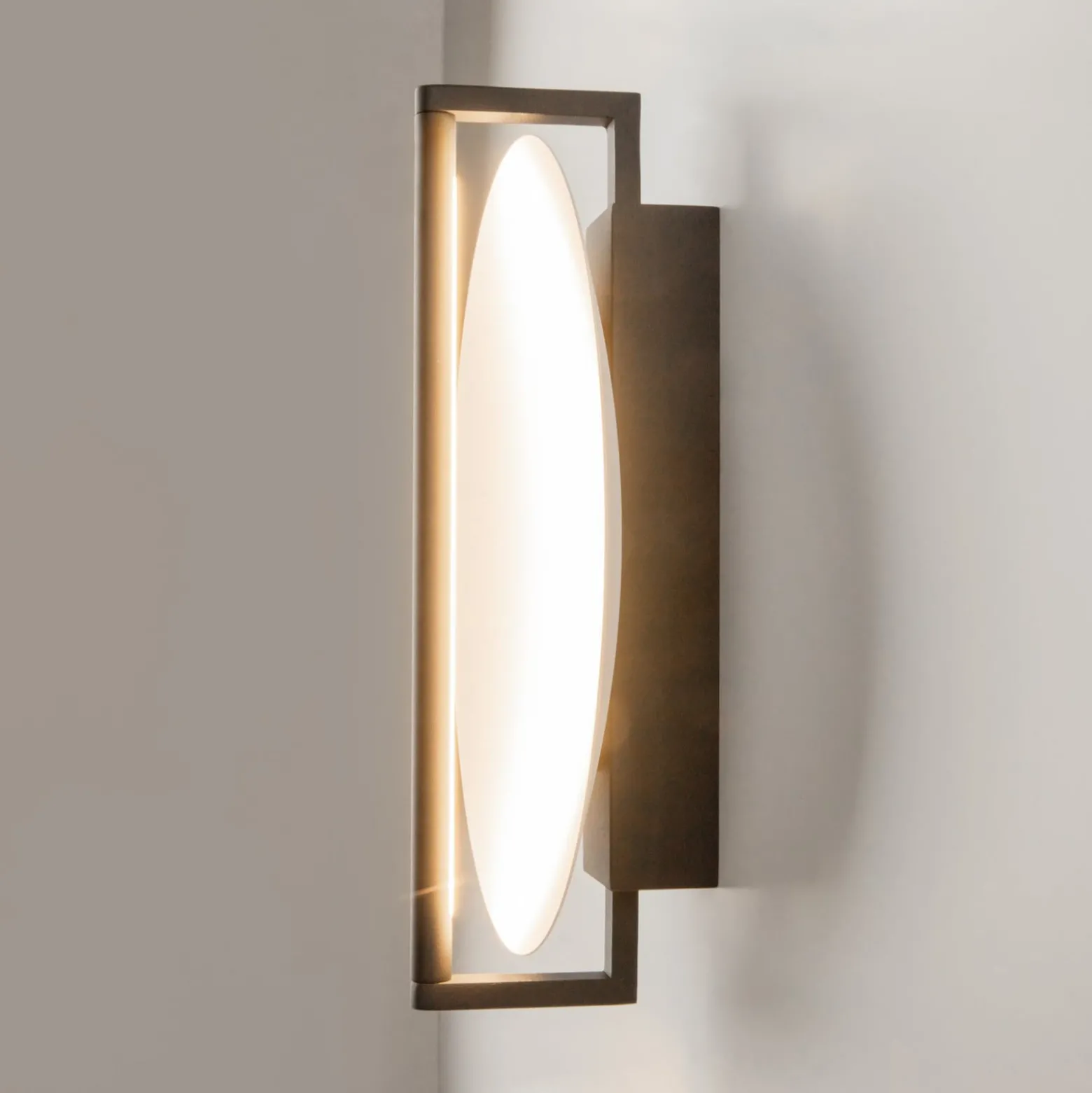 Maytoni LED-seinävalaisin Mira, musta/valkoinen, korkeus 30 cm, metallia