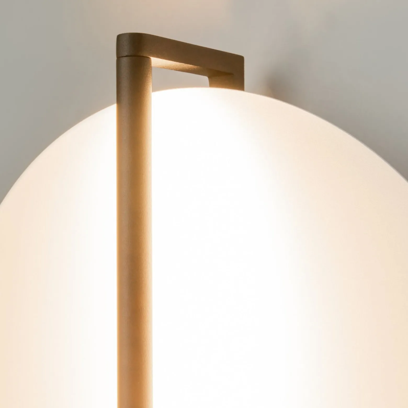 Maytoni LED-seinävalaisin Mira, musta/valkoinen, korkeus 30 cm, metallia