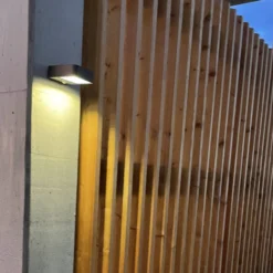MEGATRON Wandia LED-aurinkoseinävalaisin, anturi