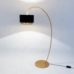 Meteor-lattiavalaisin, kullanvärinen, korkeus 169 cm, rauta