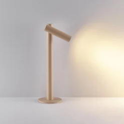 Molto Luce LED-ladattava pöytävalaisin Mimo T, hiekanvärinen, alumiini