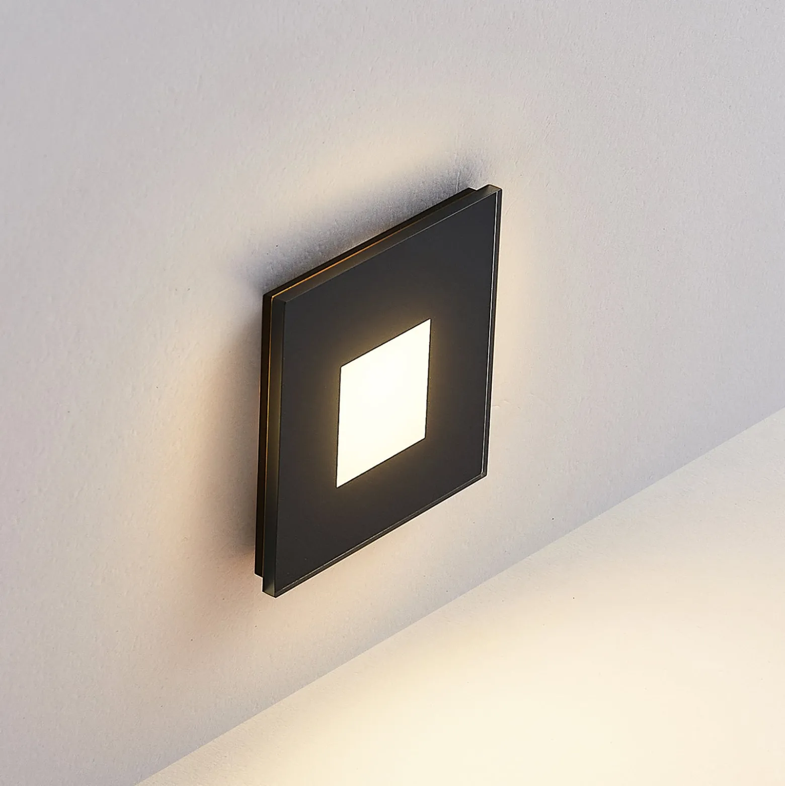 Molto Luce LED uppoasennusvalaisin Wall R68 Lasi IP44 SQ, musta