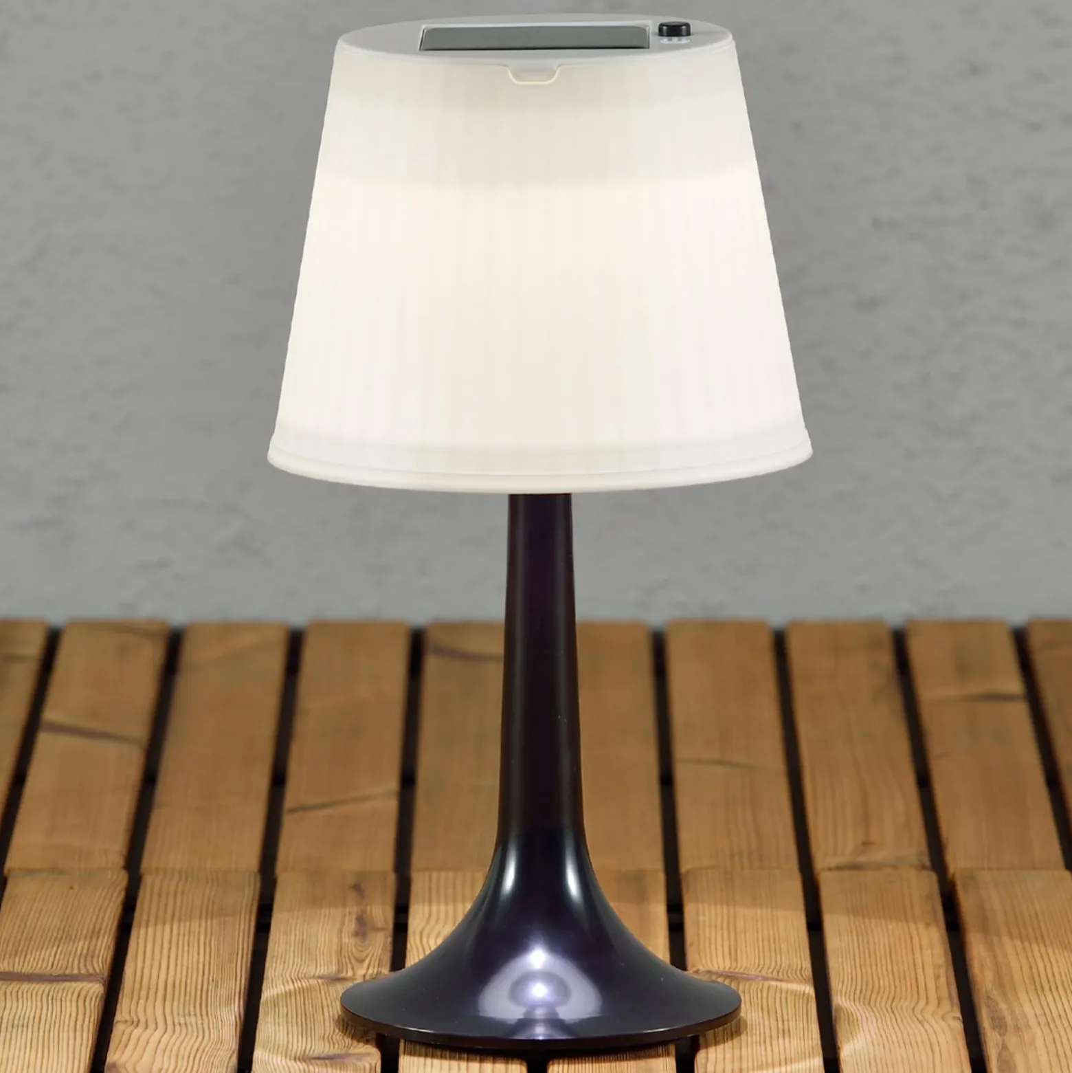 Musta aurinkokäyt. LED-pöytävalaisin Assisi Sitra