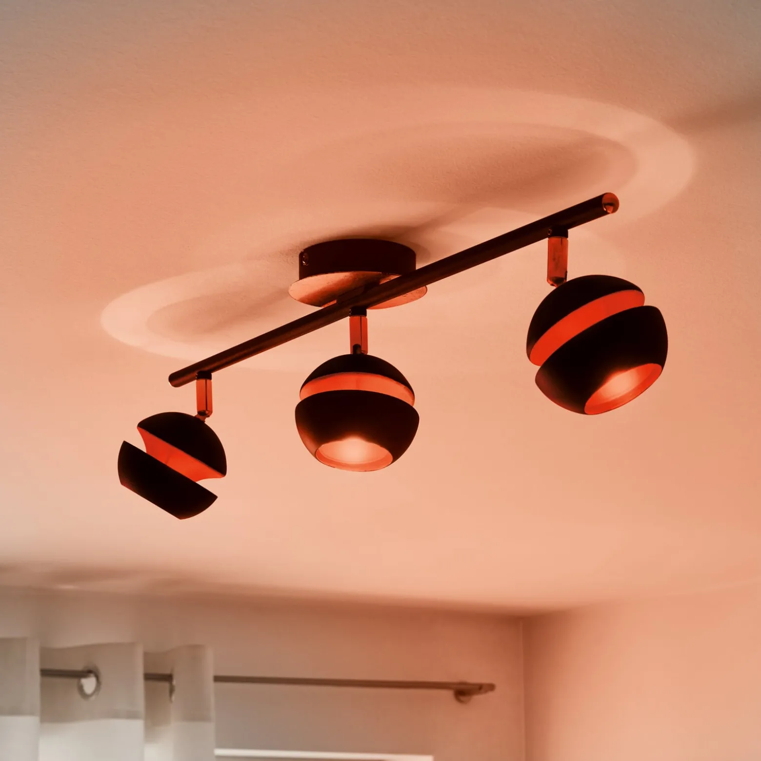 Mustakultainen LED-kattovalaisin Nocito – 3-lampp.
