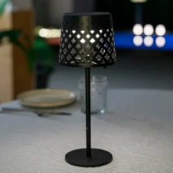 Newgarden LED-aurinkopöytävalaisin Gretita, musta, metallia