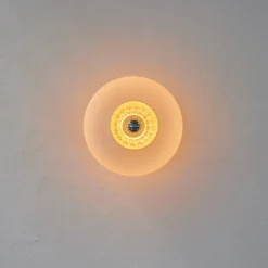New Wave Optic XL -seinävalaisin, opaalivalkoinen, Eyeball, pistokkeella