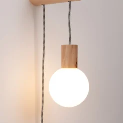 Nimbi seinävalaisin, vaaleaa puuta, korkeus 67 cm, puu/lasi