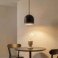 NOLA Oura-riippuvalaisin, Ø 25 cm, musta, rauta, E27