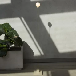 Northern LED-akku-lattiavalaisin Snowball, harmaanbeige, 2700 K