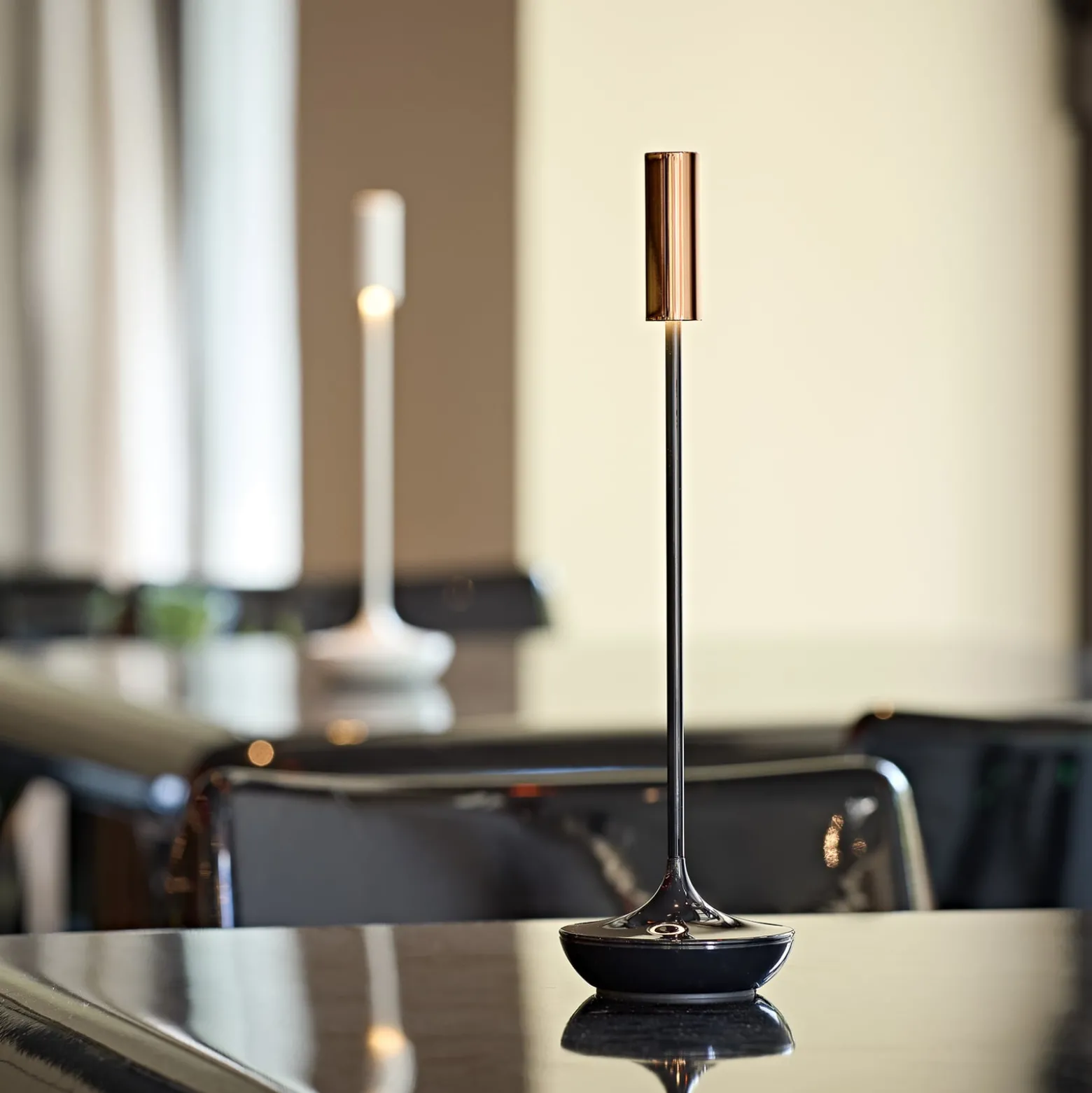 Nucandle LED ladattava pöytävalaisin, musta/kupari, IP54, himmennettävä