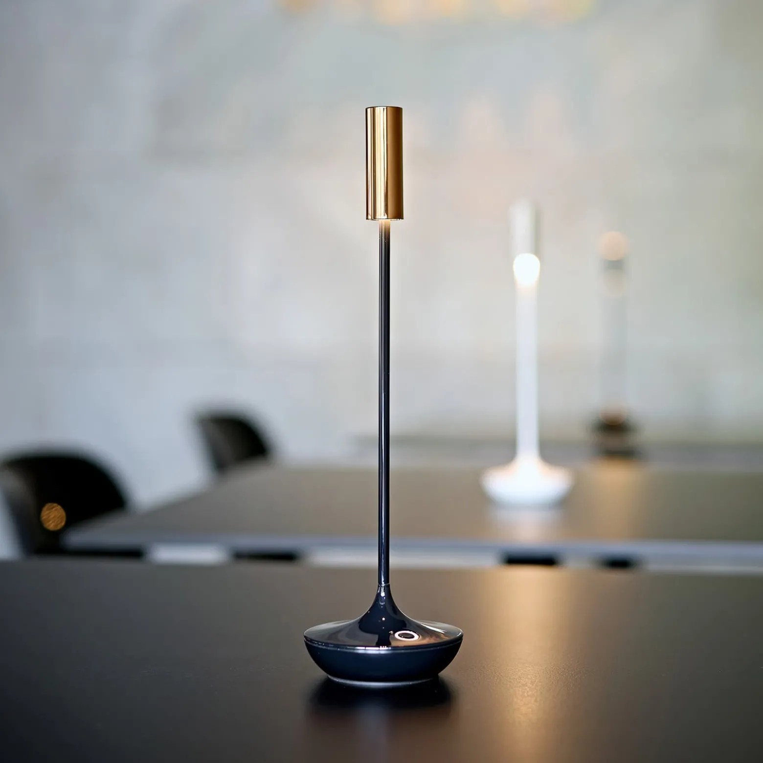 Nucandle LED ladattava pöytävalaisin, musta/kupari, IP54, himmennettävä