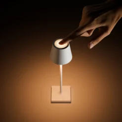 Nuindie tasku LED ladattava pöytävalaisin, beige, IP54, himmennettävä