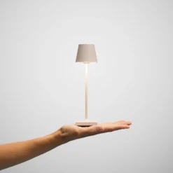 Nuindie tasku LED ladattava pöytävalaisin, beige, IP54, himmennettävä