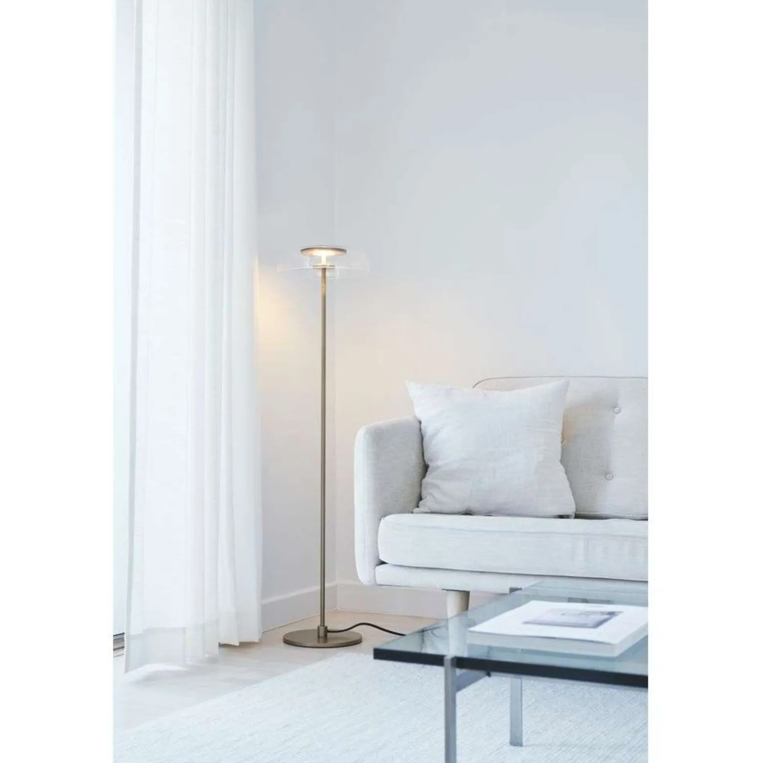 Nuura LED-lattiavalaisin Blossi, korkeus 120 cm, kullanvärinen/kirkas