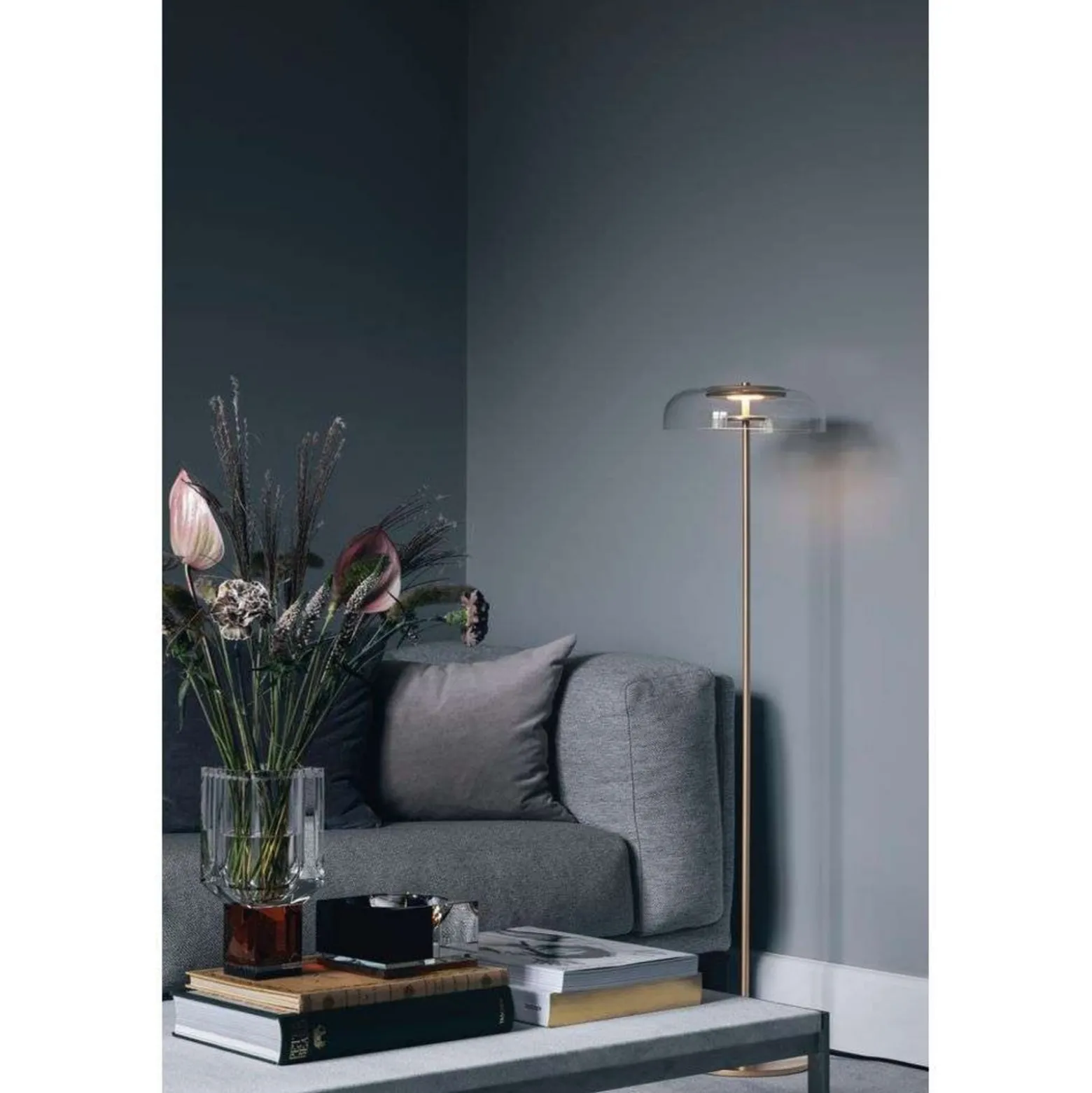 Nuura LED-lattiavalaisin Blossi, korkeus 120 cm, kullanvärinen/kirkas