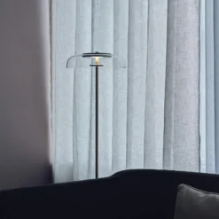 Nuura LED-lattiavalaisin Blossi, korkeus 120 cm, kullanvärinen/kirkas
