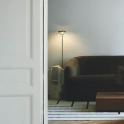 Nuura LED-lattiavalaisin Blossi, korkeus 120 cm, kullanvärinen/kirkas