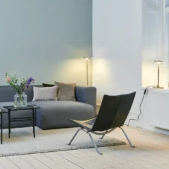 Nuura LED-pöytävalaisin Blossi, korkeus 43 cm, kultainen/kirkas