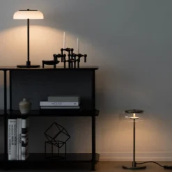 Nuura LED-pöytävalaisin Blossi, korkeus 43 cm, kultainen/kirkas