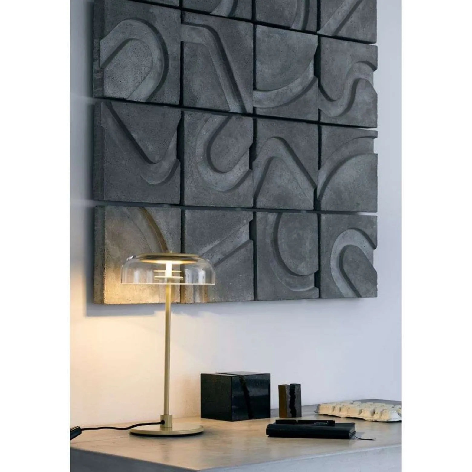 Nuura LED-pöytävalaisin Blossi, korkeus 43 cm, kultainen/kirkas