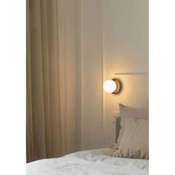 Nuura seinävalaisin Liila 1, Ø 14 cm, IP44 , musta/opaalinen