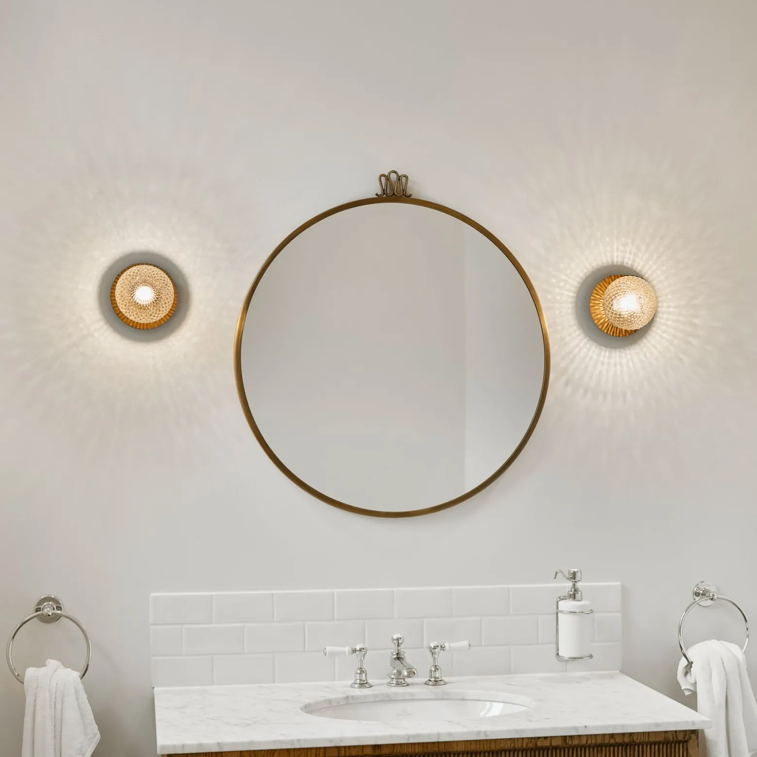 Nuura seinävalaisin Liila 1, Ø 14 cm, IP44, pronssi/kirkas