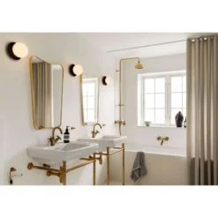 Nuura-seinävalaisin Liila 1 Medium, musta/opaali. IP44, G9