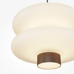 Nuvem-LED-riippuvalaisin, ruskea, opaali, pituus 66 cm, 3-lamppuinen
