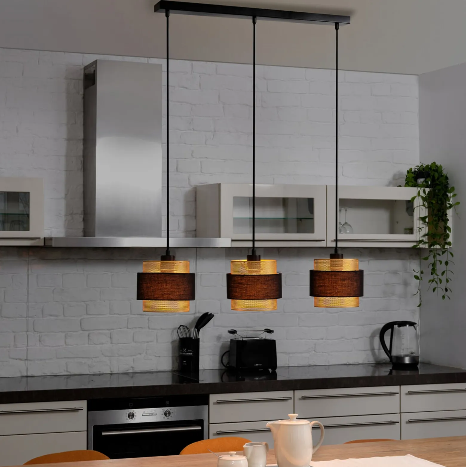 OSRAM Decor Hornet -riippuvalaisin, 3-lamppuinen, musta/kultainen