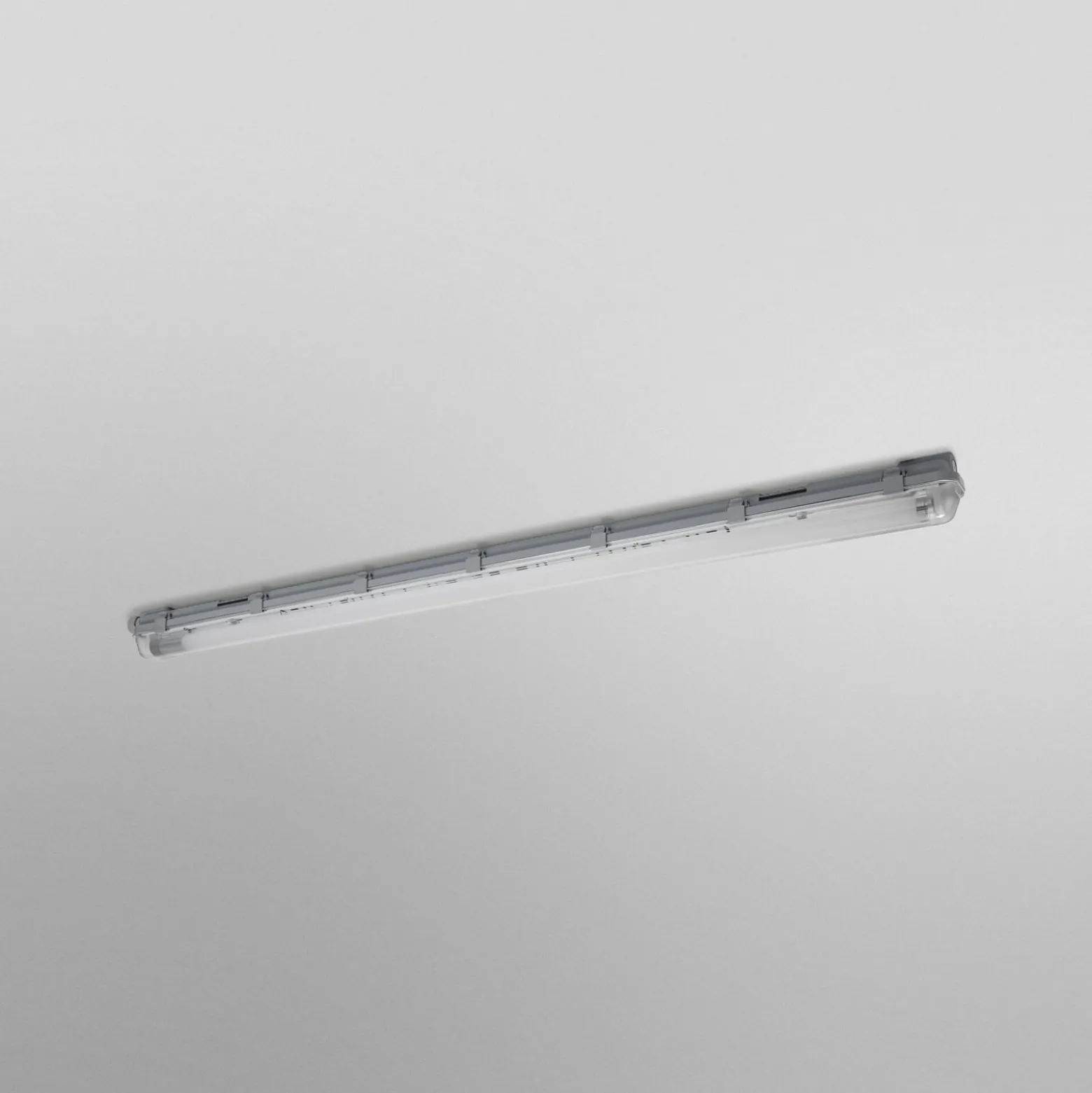 OSRAM LED-anturilla varustettu kosteiden tilojen lamppu SUBMARINE, 126 cm,