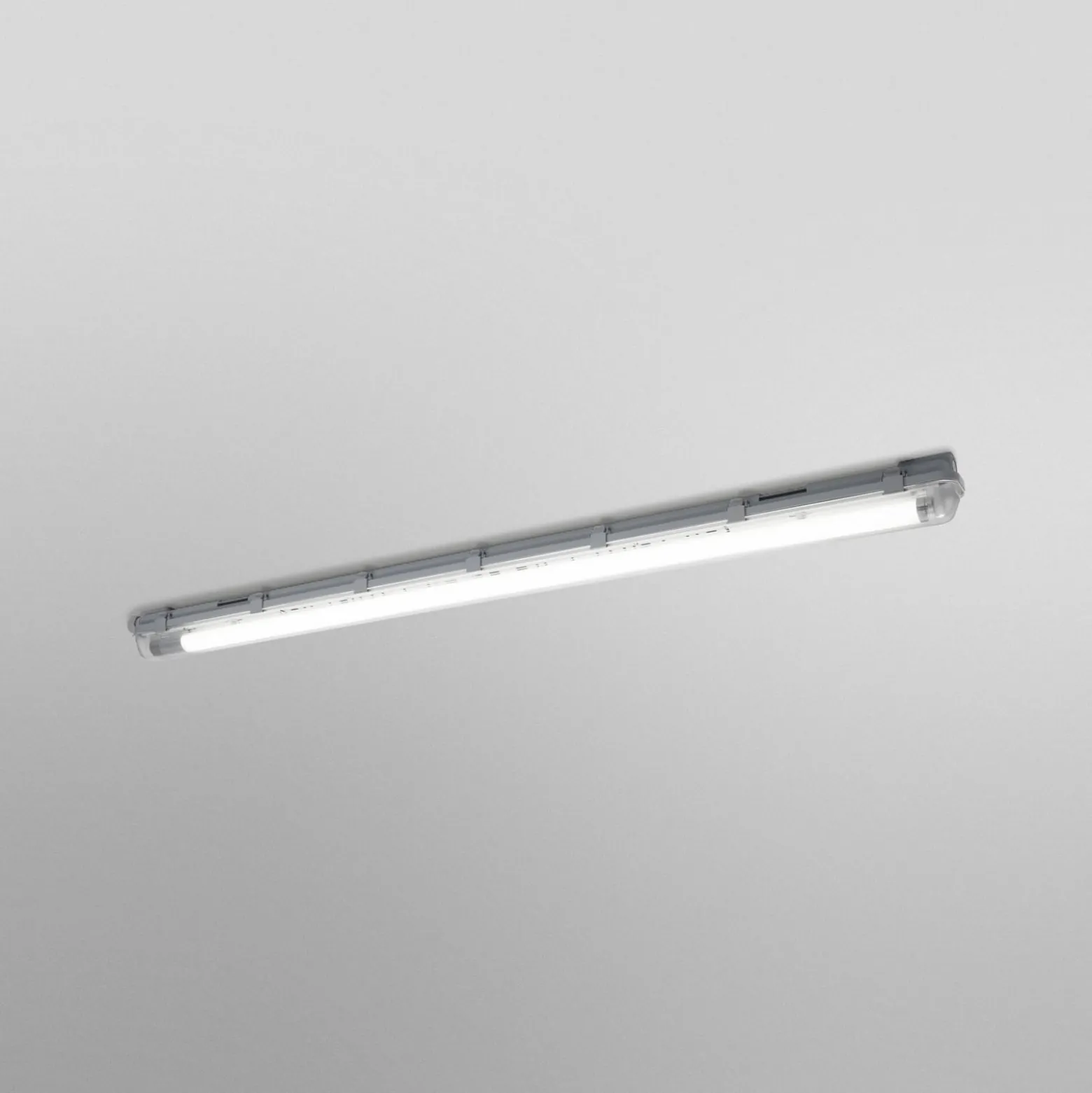 OSRAM LED-anturilla varustettu kosteiden tilojen lamppu SUBMARINE, 126 cm,