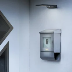 OSRAM LED-aurinkokäyttöinen ulkoseinävalaisin DOORLED, hopea, anturi IP44